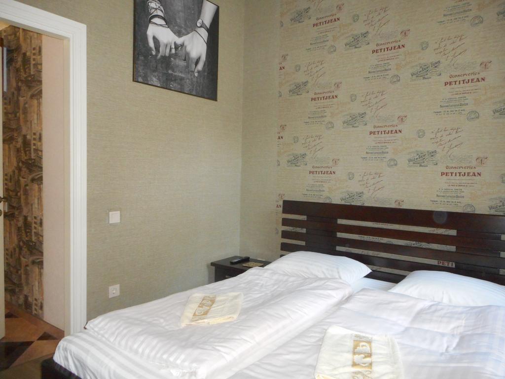 Hostel Q Lviv Buitenkant foto